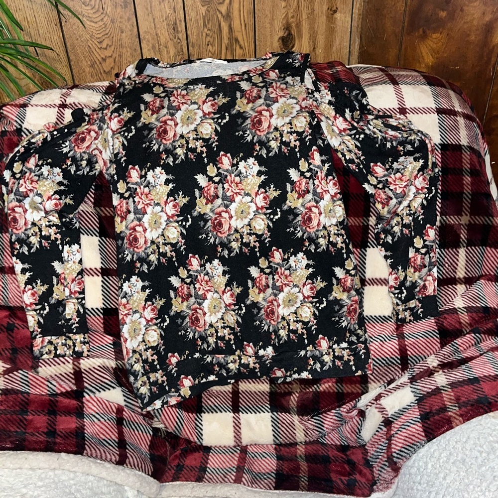 Selling this beautiful design shirt for any occasion places